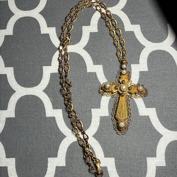 Hobe Vintage Filigree Cross with tiny pearls with 20” gold tone chain. - Picture 8 of 16